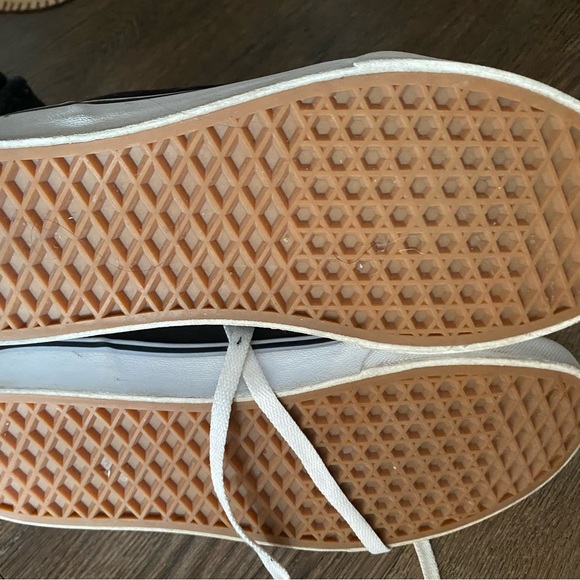 Vans - Picture 3 of 5